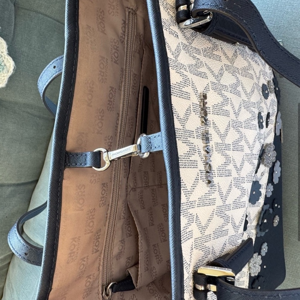 Michael Kors Blue and White Floral Tote - Picture 4 of 4
